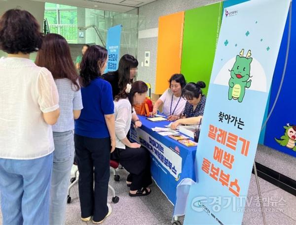 [크기변환]4. 용인특례시 수지구보건소는 22~23일 의료인 보수교육 연계 보건교사 직무연수에서 알레르기 응급상황 대응체계 구축.jpg