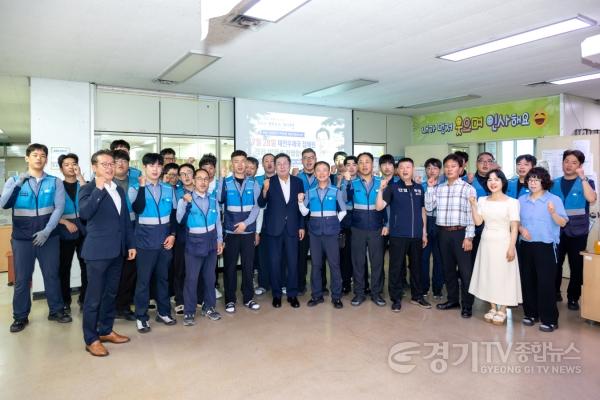 [크기변환]이상천 제천시장, 폭염 속 제천우체국 집배원 격려 (2).jpg