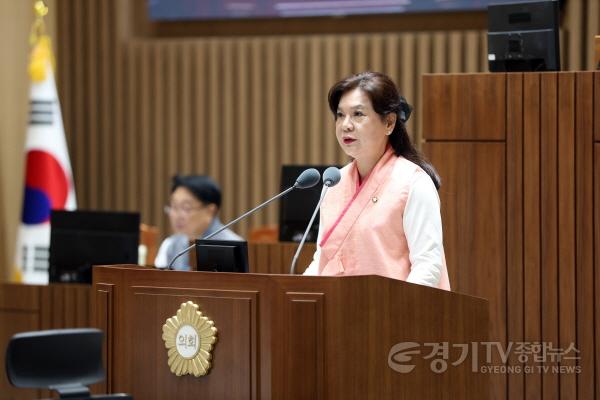 [크기변환]사진설명) 김은수 수원특례시의회 의원이 29일 제403회 임시회 제2차 본회의에서 ‘북수원의 지속가능한 발전을 위한 두 가지 과제’를 주제로 5분 자유발언을 하고 있다.jpg