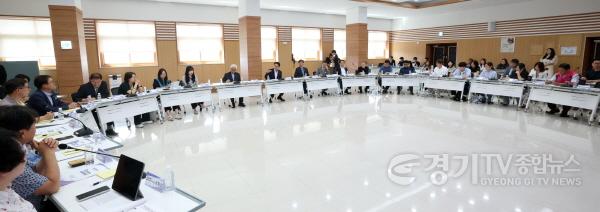 [크기변환]260729_안민석_교육감__“(가칭)경기교육위원회__경기교육_대전환의_견인차가_되어_달라”(사진4).jpg