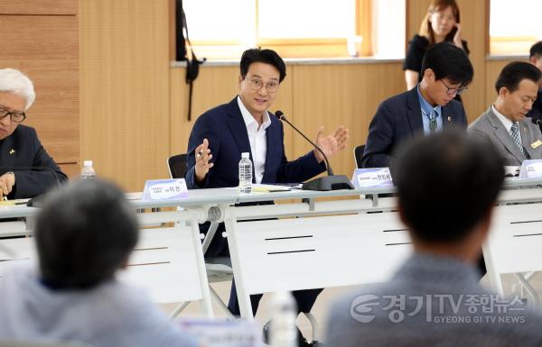 [크기변환]260729_안민석_교육감__“(가칭)경기교육위원회__경기교육_대전환의_견인차가_되어_달라”(사진6).jpg
