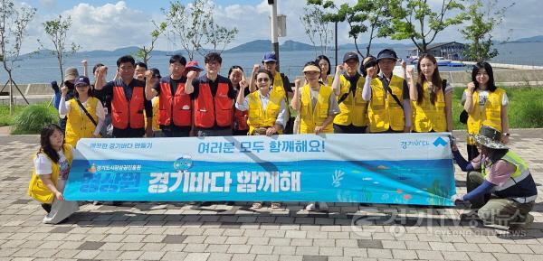 [크기변환]260729_[사진자료] 경상원 남부총괄센터, 시흥서 ‘경기바다 함께해(海)’ 연안 정화 활동 진행.JPG