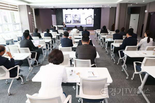 [크기변환]2.화성특례시의회 법정의무교육 강의장 분위기 스케치2.jpg