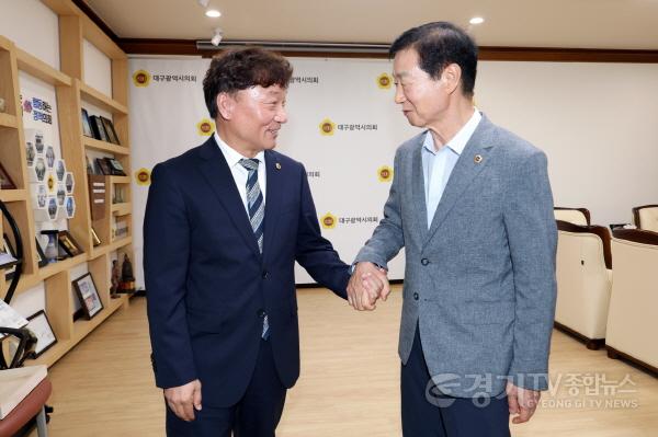 [크기변환]260731 남종섭 의장. '지방의회법' 제정 연대 영남권으로 확대…대구시의회와도 맞손 (2).jpg