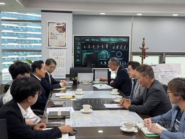 [크기변환]1 평택시 국토교통부 대도시권 광역교통 위원장과 현안 논의 평택 30분 생활권 실현 본격화.jpg
