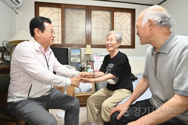 [크기변환](사진3)“폭염 뚫고 시민 삶 속으로”… 이현재 하남시장, 휴가 반납하고 민생 총력전.jpg