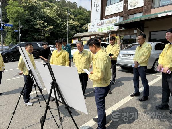 [크기변환]2-2. 용인특례시는 행정안전부, 기후에너지환경부 등 관계기관과 하천·계곡 주변 불법 시설물 현장 점검을 벌였다.jpeg