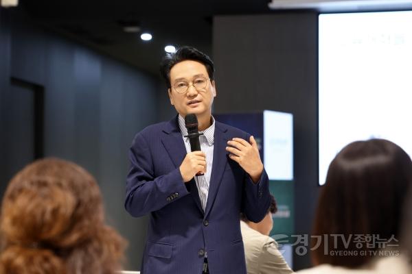 [크기변환]260803_안민석_교육감_실사구시로_학교_현장_바꾸는_교육전문직원_돼야(교육역량과)_사진_(1).jpg