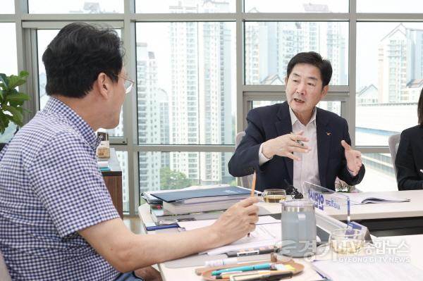 [크기변환]조용호 시장, 지역 교육 현안 건의-1.JPG