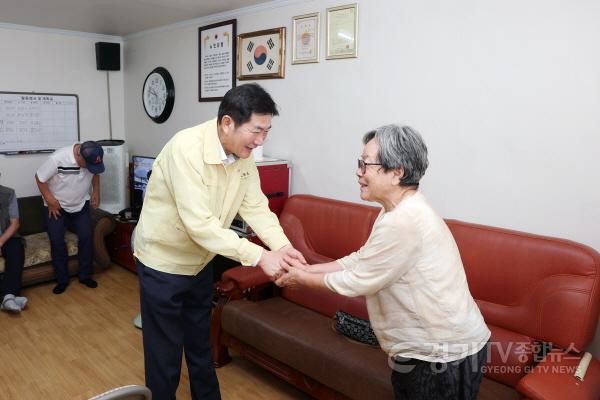 [크기변환]조용호 오산시장, 폭염 속 경로당 현장점검 (1).JPG
