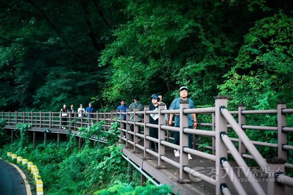 [크기변환]박관열 광주시장, 남한산성~천진암 역사문화 둘레길 현장 점검…내년 상반기 준공 추진 (1).jpg