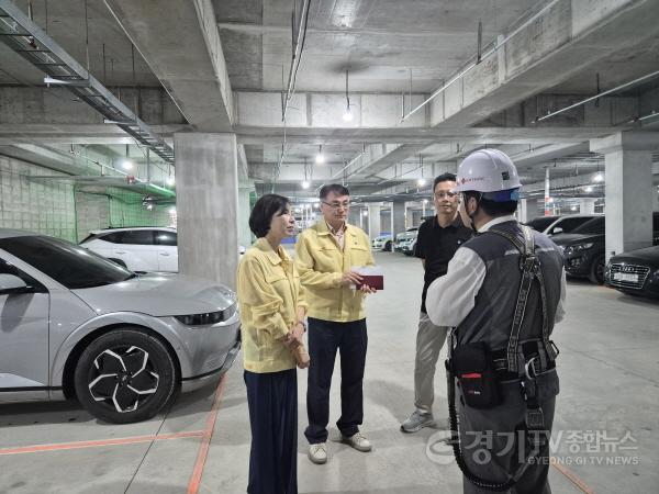 [크기변환]1.윤영미 오산시 부시장, 옥외 취약현장 찾아 폭염 대응 당부-3.jpg