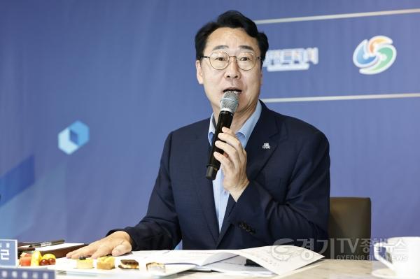 [크기변환]1-3. 정명근 화성특례시장이 13일 대한민국특례시시장협의회 2026년 제1회 정기회의에서 특례시 발전 방향과 특별법 후속과제에 대해 발언하고 있다(1).jpg