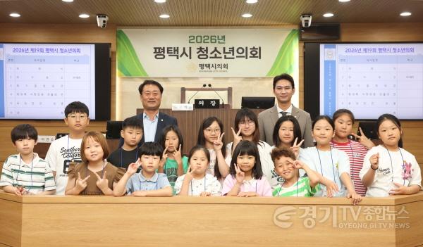 [크기변환]사진1) 제19회 평택시 청소년의회 참여한 평택시 다함께돌봄센터 2호점 학생들.jpg