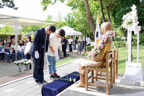 [크기변환]제10회 시흥평화의 소녀상 기림식 참석(1).jpg