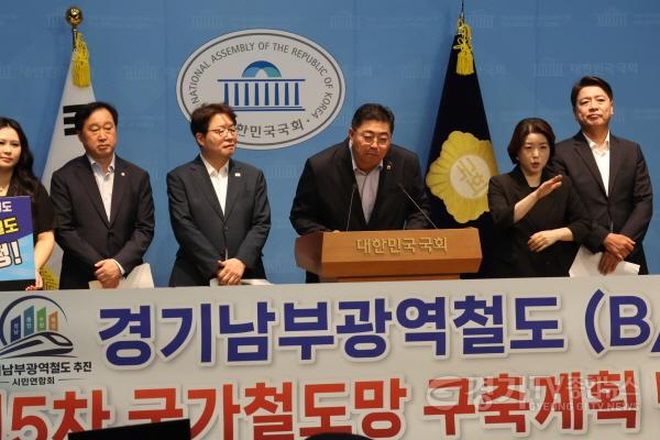[크기변환]260814-김진명 더불어민주당 분당갑 지역위원장, “경기남부광역철도 제5차 국가철도망 계획에 반드시 반영해야”...경기남부 4개 시 ~.jpg
