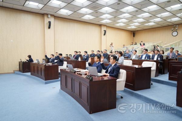 [크기변환]260814 안성시의회  제243회 임시회 폐회 (1).jpg