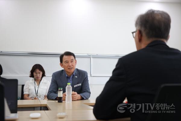 [크기변환](0814)[홍보담당관]남양주시, 기업·주민 현장 목소리 청취… 진건읍 ‘현장시장실’서 소통 이어가(사진2).jpg