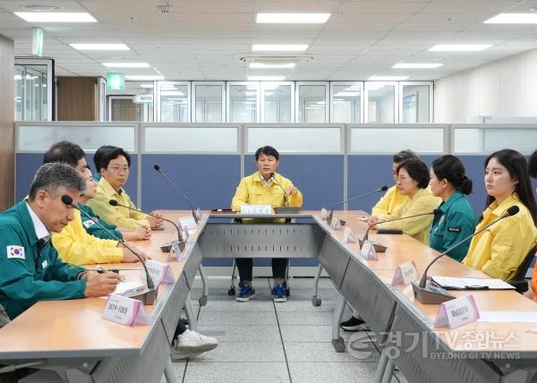 [크기변환][보도자료사진01]제10대 하남시의회, 을지연습 상황실 찾아 근무자 격려…비상대비태세 점검.jpg