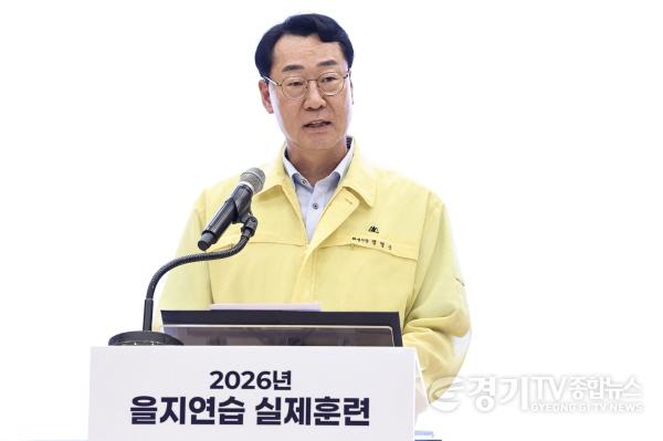 [크기변환]2-3. 정명근 화성특례시장이 19일 2026년 을지연습 도 단위 실제훈련에서 인사말을 하고 있다.jpg