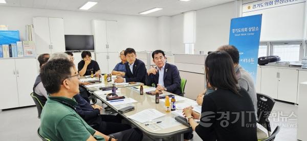 [크기변환]260820_백승기·이주현_의원__안성_친환경농업_현장_목소리_청취_(1).jpg