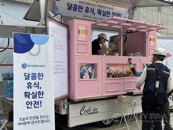 [크기변환]간식차 운영 사진.jpeg