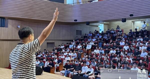 [크기변환]260823_스포츠로_꿈꾸고_진로를_설계하다_경기도교육청_2026_체육_꿈키움_진로_아카데미_성료(체육건강교육과)_사진_(1).jpg