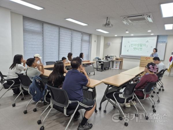 [크기변환]15 (자원봉사센터)안성시자원봉사센터, 가족봉사단 ‘펫티켓 교육’ 진행.jpg