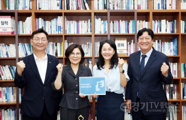 [크기변환]1 (문화관광과) 김보라 안성시장 지속가능관광 법제화 위해 국회 방문 (1).jpg