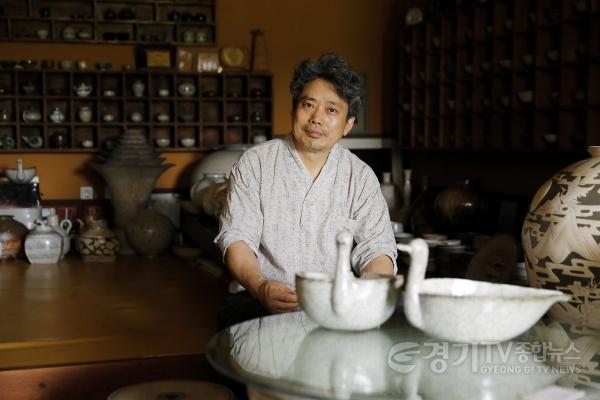 [크기변환]1 이천시 도자기명장 유용철 대한민국명장 선정.jpg