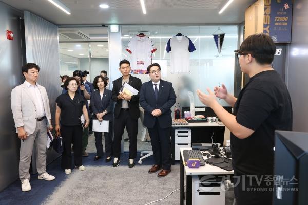 [크기변환]20260825_시흥시의회 자치행정위원회 주요 기관 현장방문… 미래산업·창업지원 현황 점검(2).jpg