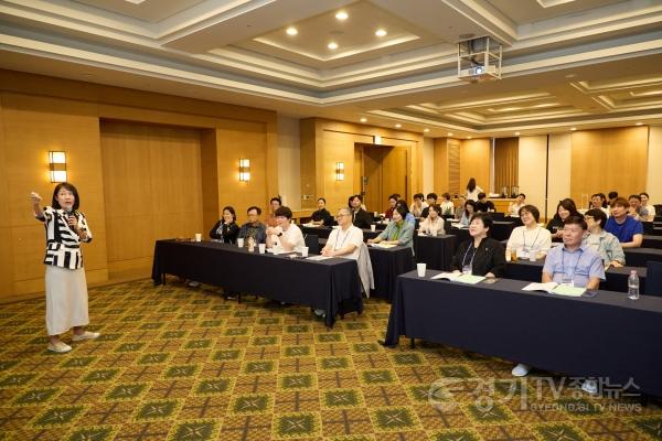 [크기변환][사진5]20260825 용인특례시의회, 2026년 제1차 정례회 대비 의정연수 실시(5)-4대 폭력 예방 교육.jpg