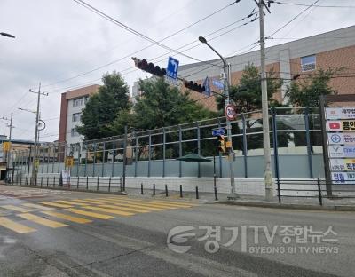 [크기변환]3. 용인특례시 처인구 마평동 용마초등학교 앞 노후 방음벽을 교체했다.JPG