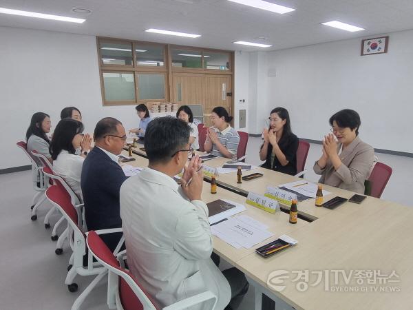 [크기변환]260825_신미숙_의원__이솔초·호연고_방문...“학교_규모와_여건에_맞는_도의회_차원의_지원_필요”_(2).jpg