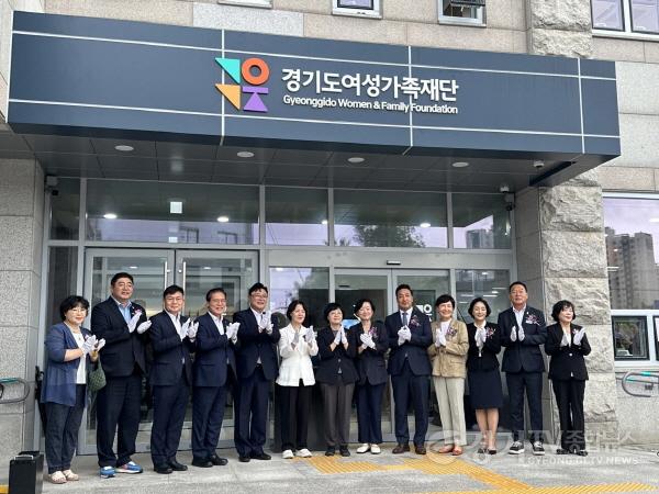 [크기변환]260828 여성가족평생교육위원회, 경기도여성가족재단 신청사 이전 축하 (2).jpg