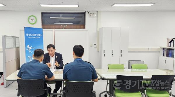 [크기변환]260828_백승기_의원__안성경찰서와_협력_강화_“주민이_안심하는_안전한_안성_만들_것”_(2).jpg