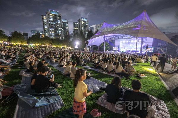 [크기변환]2-2. 수원시립합창단, ‘2026 잔디밭 음악회-한여름 밤의 싱어롱(Sing-along)’ 개최.jpg