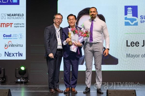 [크기변환]사진3)수원특례시, 투자유치 홍보대사로 앤드류 김 ㈜레이저발테크놀러지 대표 위촉.jpg