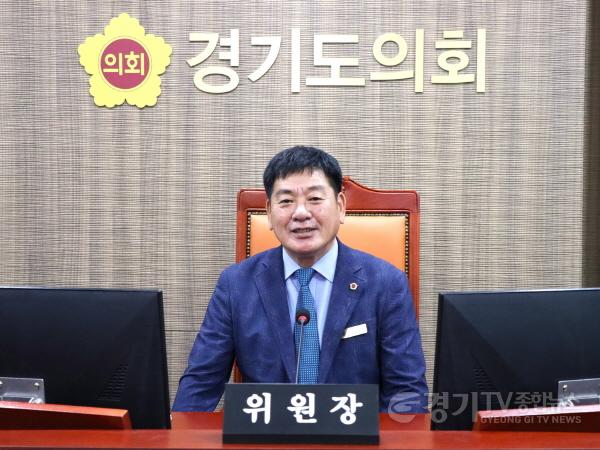 [크기변환]260828_고찬석_건설교통위원장__“용인_원삼~마평_등_7개_도로사업_예타_통과”_환영-1.jpg