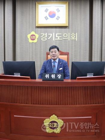 [크기변환]260828_고찬석_건설교통위원장__“용인_원삼~마평_등_7개_도로사업_예타_통과”_환영-2.jpg