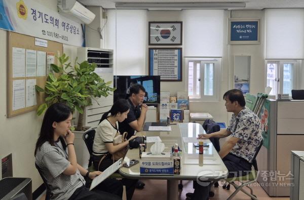 [크기변환]260828_서광범_농정해양위원장__경기농업_AI_정책동아리_‘G-Aigro’_활동_및_추진계획_보고_받아.jpg