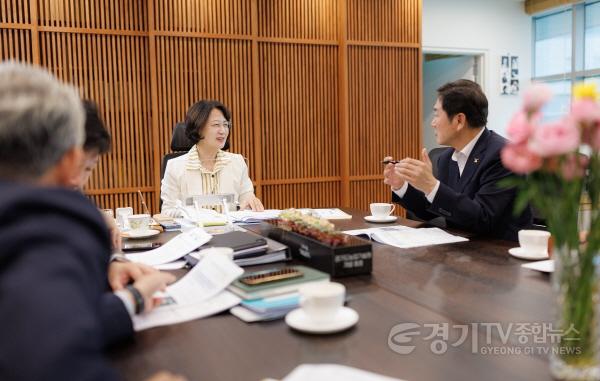 [크기변환]1.조용호 오산시장, 추미애 경기도지사 만나 세교3 GH 공동사업자 참여, 분당선 세교2·3연장 협업 요청-3.jpg
