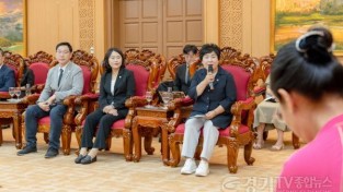 [크기변환]사진1. 용인특례시의회는 베트남 다낭시 공식 방문 나흘째인 7일 다낭시 인민위원회 관계자들과 간담회를 갖고 양 도시의 실질적인 교류 확대 방안을 논의했다.jpg