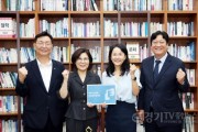 [크기변환]1 (문화관광과) 김보라 안성시장 지속가능관광 법제화 위해 국회 방문 (1).jpg