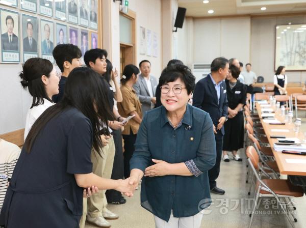 [크기변환]사진1. 장정순 용인특례시의회 의장은 1일 전남광주통합특별시 장흥군 장흥군청 대회의실에서 열린 용인특례시-장흥군 자매결연 협약식에 참석했다.jpg