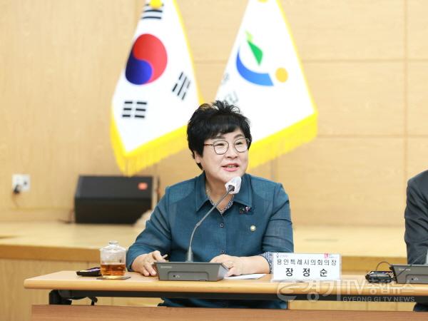 [크기변환]사진2. 장정순 용인특례시의회 의장은 1일 전남광주통합특별시 장흥군 장흥군청 대회의실에서 열린 용인특례시-장흥군 자매결연 협약식에 참석했다.jpg