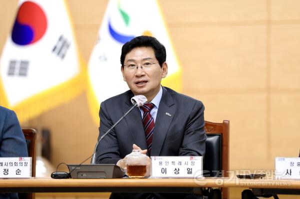 [크기변환]7-4. 1일 장흥군청에서 열린 자매결연 협약식에 참석한 이상일 시장이 인사말을 하고 있다.jpg