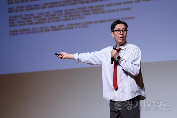 [크기변환]5-4. 용인특례시는 2일 2026년 양성평등주간 기념행사에서 개그맨 김영철 씨를 초청해 명사 특강을 진행했다.jpg