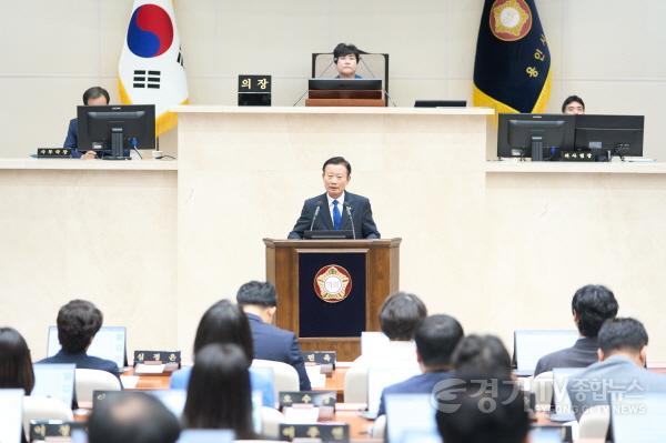 [크기변환]사진3. 용인특례시의회 김종억 의원이 2일 열린 제306회 제1차 정례회 제1차 본회에서 5분 자유발언을 하고 있다.jpg