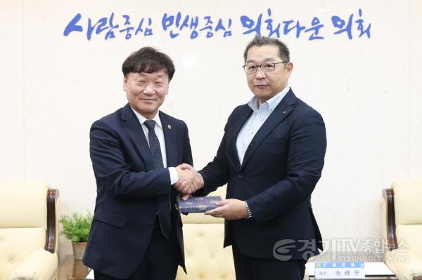 [크기변환]260902_남종섭_의장__일본노총_가나가와연합_접견...도의회·노동단체_교류_확대_기대_(1).jpg